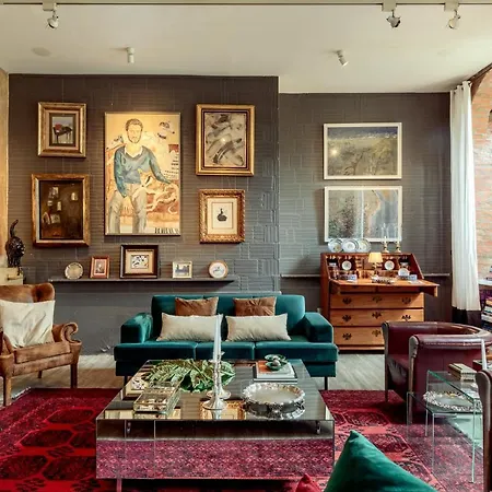 Unique Apartment *