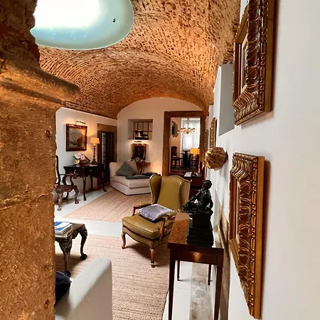 Unique Apartment *